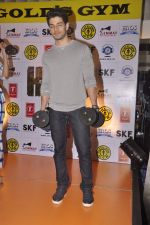 Sooraj Pancholi at Hero promotions at gold gym on 8th Sept 2015 (27)_55f036e1aab44.JPG
