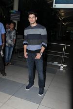 Sooraj Pancholi snapped after they return from Ahmedabad on 9th Sept 2015 (20)_55f15564e5b90.JPG