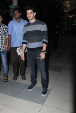 Sooraj Pancholi snapped after they return from Ahmedabad on 9th Sept 2015 (21)_55f15565afd41.JPG