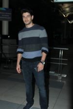 Sooraj Pancholi snapped after they return from Ahmedabad on 9th Sept 2015 (25)_55f155688db78.JPG