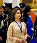 Tamannaah Bhatia gets felicitated by the President of India on 13th Sept 2015 (2)_55f67f7dc28e2.jpg