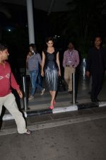 Kangana Ranuat snapped in Bhibhu Mohapatra as she returns from Delhi promotions in Airport on 16th Sept 2015 (14)_55fa935c42a69.JPG