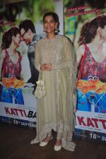Sonam Kapoor at Katti Batti screening hosted by Kangana on 17th Sept 2015 (28)_55fbc3efa0a56.JPG