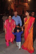 Shilpa Shetty visit Andheri Ka Raja on 23rd Sept 2015 (11)_5603a18d85994.JPG