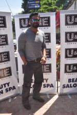 Sunil Shetty at U and Me salon opening in Santacruz on 27th Sept 2015 (19)_5608f10ba42ca.JPG