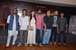 Ranvir Shorey, Lalit Behl, Shivani Raghuvanshi, Shashank Arora, Amit Sial, Kanu Behl, Dibakar Banerjee at Titli movie press meet on 29th Sept 2015 (28)_560b915d04560.JPG