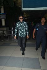 Ranveer Singh snapped at the airport on 30th Sept 2015 (24)_560ce706d613a.JPG