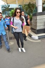 Shraddha Kapoor snapped at the domestic airport on 2nd Oct 2015 (20)_560fba9f050a6.JPG