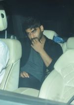 Arjun Kapoor snapped at private airport in Kalina on 3rd Oct 2015 (3)_5610a138a1623.JPG
