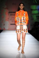 Model walk the ramp for Hemant and Nandita show on day 2 of Amazon india fashion week on 8th Oct 2015 (19)_56167ea85e951.JPG