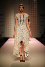 Model walk the ramp for Kavita Bhartia on day 1 of Amazon india fashion week on 7th Oct 2015 (20)_56160ccc4cee4.JPG