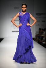 Model walk the ramp for Rabani Rakha on day 1 of Amazon india fashion week on 7th Oct 2015 (103)_56160db14b609.JPG