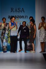 Model walk the ramp for Rasa Jaipur show on day 2 of Amazon india fashion week on 8th Oct 2015 (1)_56167efeb146d.JPG