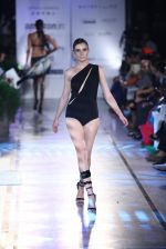 Model walk the ramp for Shivan Naresh on day 1 of Amazon india fashion week on 7th Oct 2015 (211)_56160e6027e90.JPG