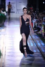 Model walk the ramp for Shivan Naresh on day 1 of Amazon india fashion week on 7th Oct 2015 (223)_56160e6e96785.JPG