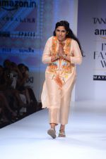 Model walk the ramp for Tanvi Kedia show on day 2 of Amazon india fashion week on 8th Oct 2015 (1)_56167f12482a6.JPG