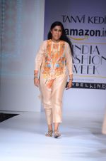 Model walk the ramp for Tanvi Kedia show on day 2 of Amazon india fashion week on 8th Oct 2015 (129)_5616801499e52.JPG