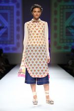Model walk the ramp for Tanvi Kedia show on day 2 of Amazon india fashion week on 8th Oct 2015 (19)_56167f3fdd9ed.JPG