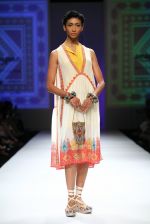 Model walk the ramp for Tanvi Kedia show on day 2 of Amazon india fashion week on 8th Oct 2015 (5)_56167f1da9ed4.JPG
