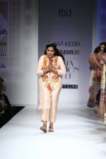 Model walk the ramp for Tanvi Kedia show on day 2 of Amazon india fashion week on 8th Oct 2015 (60)_56167fa3ea71a.JPG