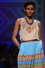 Model walk the ramp for Tanvi Kedia show on day 2 of Amazon india fashion week on 8th Oct 2015 (76)_56167fba3784a.JPG