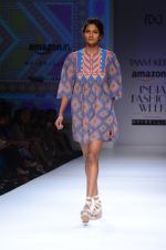 Model walk the ramp for Tanvi Kedia show on day 2 of Amazon india fashion week on 8th Oct 2015 (98)_56167fe770671.JPG