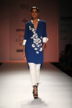 Model walk the ramp for Vineet Bahl on day 1 of Amazon india fashion week on 7th Oct 2015 (43)_56160d5ed91d5.JPG