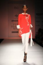 Model walk the ramp for Vineet Bahl on day 1 of Amazon india fashion week on 7th Oct 2015 (52)_56160d73bf3e7.JPG