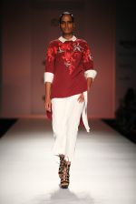 Model walk the ramp for Vineet Bahl on day 1 of Amazon india fashion week on 7th Oct 2015 (65)_56160d91ef0a7.JPG