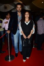 Rohit Roy, Manasi Joshi Roy at Jazbaa premiere on 8th Oct 2015 (72)_5617b1962050a.JPG