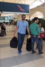 Arunoday Singh snapped at the airport on 9th Oct 2015 (22)_56192202164d8.JPG