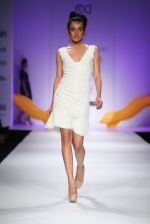 Model walk the ramp for Ashish Soni Show at Amazon Fashion Week Day 3 on 9th Oct 2015 (121)_5618fee7bfc8c.JPG