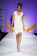 Model walk the ramp for Ashish Soni Show at Amazon Fashion Week Day 3 on 9th Oct 2015 (122)_5618feea73e2a.JPG