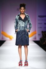 Model walk the ramp for Ashish Soni Show at Amazon Fashion Week Day 3 on 9th Oct 2015 (51)_5618fe6482b21.JPG