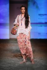 Model walk the ramp for Payal Jain Show at Amazon Fashion Week Day 3 on 9th Oct 2015  (13)_561900786a080.JPG