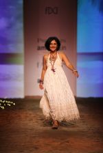 Model walk the ramp for Payal Jain Show at Amazon Fashion Week Day 3 on 9th Oct 2015  (75)_5619039e8f07b.JPG