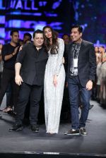 Athiya Shetty walk the ramp for Rohit and Rahul Gandhi Show on Day 4 of Amazon India Fashion Week on 10th Oct 2015 (255)_561a54e9b6368.JPG