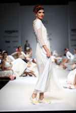 Model walk the ramp for Aneeth Arora Show on Day 4 of Amazon India Fashion Week on 10th Oct 2015 (206)_561a52bfa2786.JPG