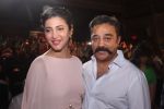 Shruti Haasan and Kamal Haasan at Thoongavanam Audio Launch on 10th Oct 2015 (13)_561a522300b3b.jpg