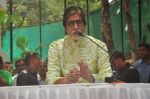 Amitabh Bachchan  celebrates his bday on 10th Oct 2015 (16)_561b54ae2d5c7.JPG