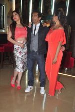 Zarine Khan, Karan Singh Grover, Daisy Shah at Trailer launch of film Hate Story 3 on 16th Oct 2015 (21)_56237172c24ac.JPG