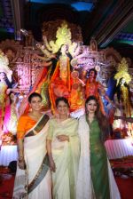  Kajol, Tanuja, Tanisha Mukherjee at North Bombay Sarbojanin Durga Puja 2015 on 22nd Oct 2015 (30)_5629bb8f60877.JPG