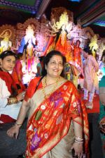 Anuradha Paudwal at North Bombay Sarbojanin Durga Puja 2015 on 22nd Oct 2015 (12)_5629bb1449f21.JPG