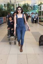 Prachi Desai snapped at airport on 24th Oct 2015 (13)_562cd96e03155.JPG