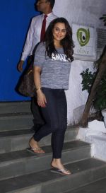 Preity Zinta snapped with cricketer David Miller at Olive, Bandra on 23rd Oct 2015 (3)_562cca78ad909.JPG