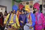 Mika Singh at the  Launch of Punjabi radio station, Yo Punjabi Mirchi in Lower Parel on 26th Oct 2015 (13)_562f7c4471071.JPG