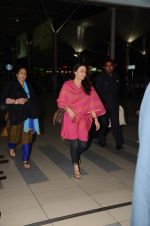 Preity Zinta snapped at airport on 28th Oct 2015 (7)_5631d64779d0b.JPG