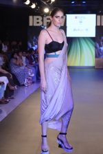 Model walk the ramp for Babita Malkani Show at Gionee india beach fashion week day 1 on 29th Oct 2015 (26)_56331c59b94c2.JPG