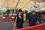 Deepika Padukone snapped at the airport on 30th Oct 2015 (20)_5634f54c5c24d.JPG