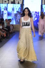 Model walk the ramp for Sukriti and Akruti show on day 3 of Gionee India Beach Fashion Week on 31st Oct 2015 (86)_5635037472c7d.JPG